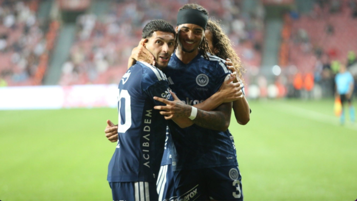 archie-brown-besiktas-taraftarina-bildiri-gonderiyorum-MmSG5GQt.png