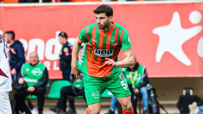 besiktas-umit-akdagin-istanbula-gelis-saatini-acikladi-et83LRWG.webp