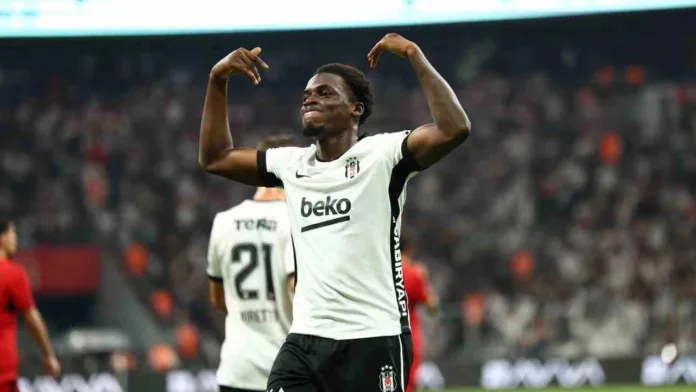 poku-besiktas-formasiyla-siftahi-avrupada-yapti-GxkZEsGT.webp